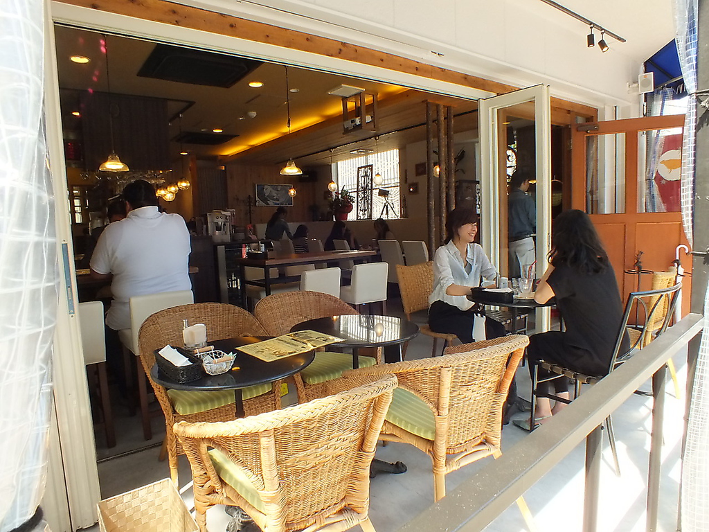 オープンテラスは今の季節にぴったり♪