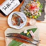 秋の味覚、秋刀魚を香ばしく◆日替わりで新鮮なお魚もご用意しております。