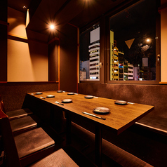 【半個室】情緒漂うこだわりの個室でまったりと♪間接照明とこだわりの内装でおもてなし◎周囲を気にすることのない完全プライベート空間でゆったりとお召し上がりください。