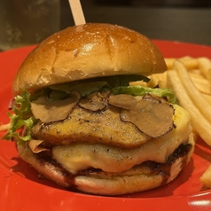 鴨パティとフォアグラのトリュフバーガー