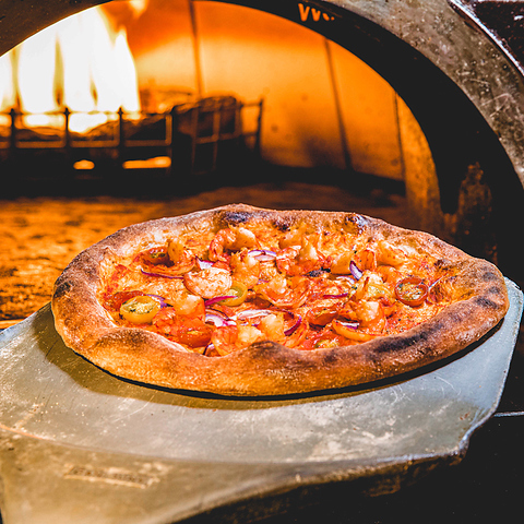 窯で焼いたウルフギャング・パック自慢の絶品ピザ