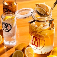 こだわりの自家製漬込みレモンサワーもイチオシ。
