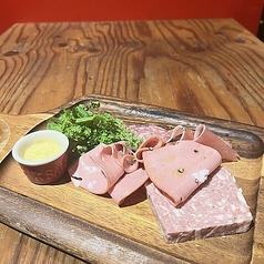 シャルキュトリー盛り合わせ(パテカン、モルタデッラ、サラミ、ハム)