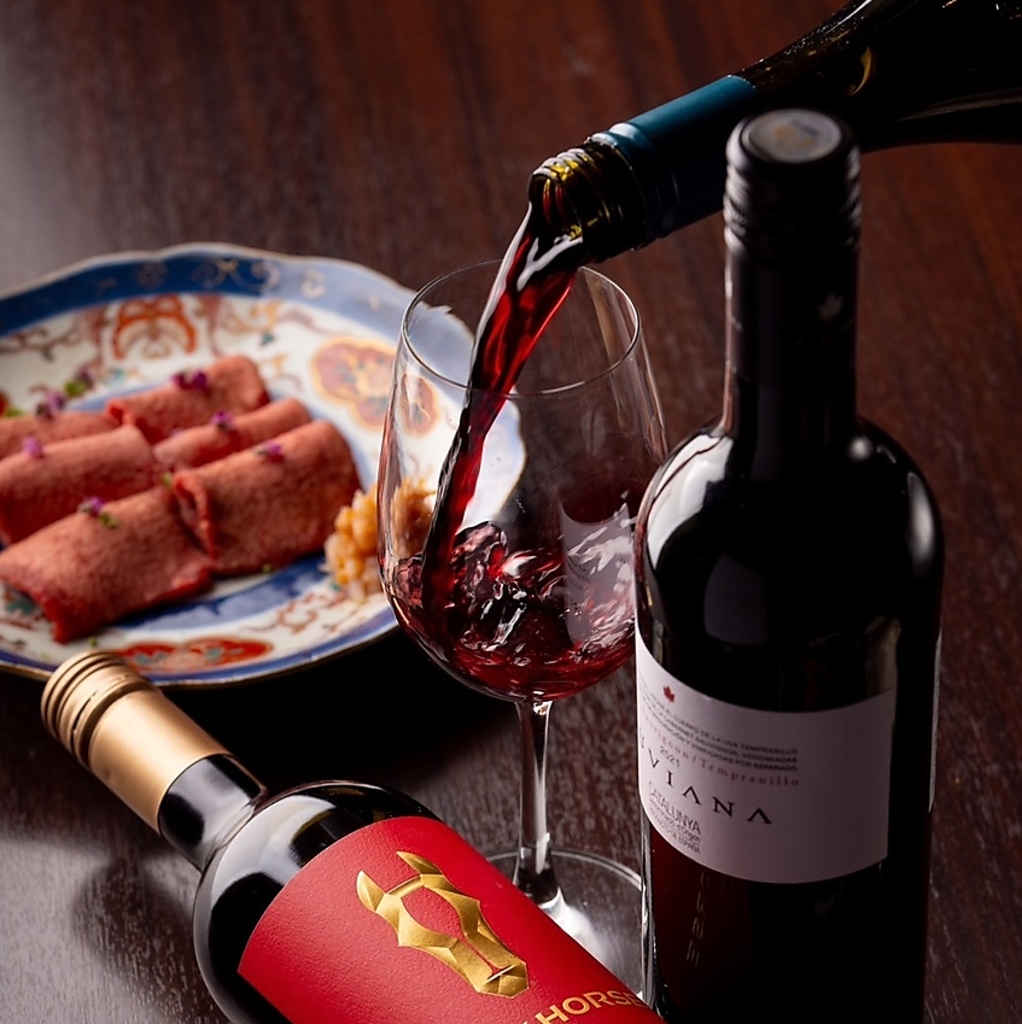 焼肉と相性ぴったりのワインを取り揃えております。肉とワインのマリアージュをお楽しみください。