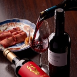 焼肉と相性ぴったりのワインを取り揃えております。肉とワインのマリアージュをお楽しみください。