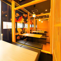 少人数様向けのオシャレな"個室"を完備しております♪デート利用から、少人数の飲み会、接待などにもご好評頂いております。町田駅より徒歩3分の和モダン居酒屋「よりみち」は2名様～最大90名様までご利用頂けます!!貸切宴会につきましては人数や予算、開催時間などお気軽にご相談ください♪お得なクーポンも多数ご用意!!