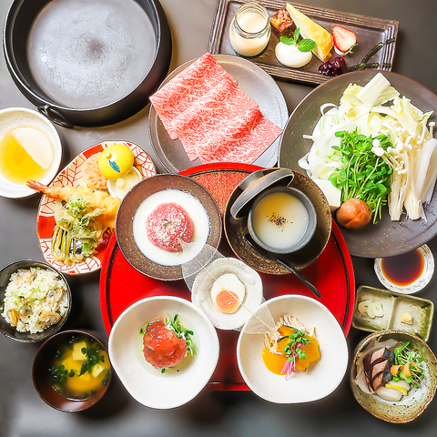 手軽に叶う贅沢。旬の和食コースと、心ときめくデザートプレートで特別な夜を。