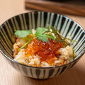 料理メニュー写真&nbsp;鮭といくらの釜飯