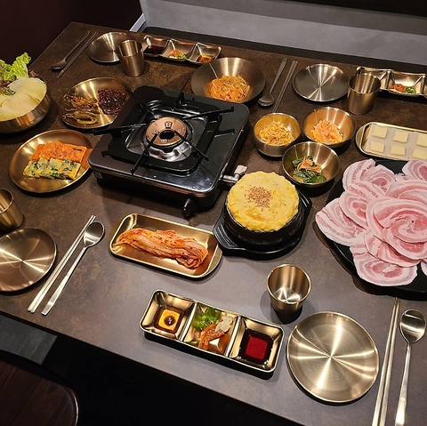 霧島オリーブ赤豚を使用したサムギョプサルとパンチャンで本場の韓国料理を！