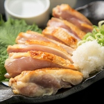 地鶏｜朝引き地鶏を使用した料理も豊富にご用意しております。鮮度抜群なのでお刺身でも楽しめます。