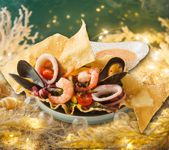 シーフードと海藻のパリパリサラダ