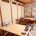 4名×14卓の広々テーブル席は会社宴会や友人との飲み会に最適。仕切り付きで居心地の良さも◎豊富なテーブル席は急な集まりにも対応可。