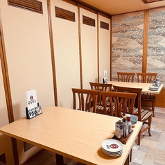 4名×14卓の広々テーブル席は会社宴会や友人との飲み会に最適。仕切り付きで居心地の良さも◎豊富なテーブル席は急な集まりにも対応可。