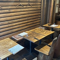 2名掛けテーブルがございます