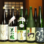 地酒から県外のお酒まで　色々取り揃えています