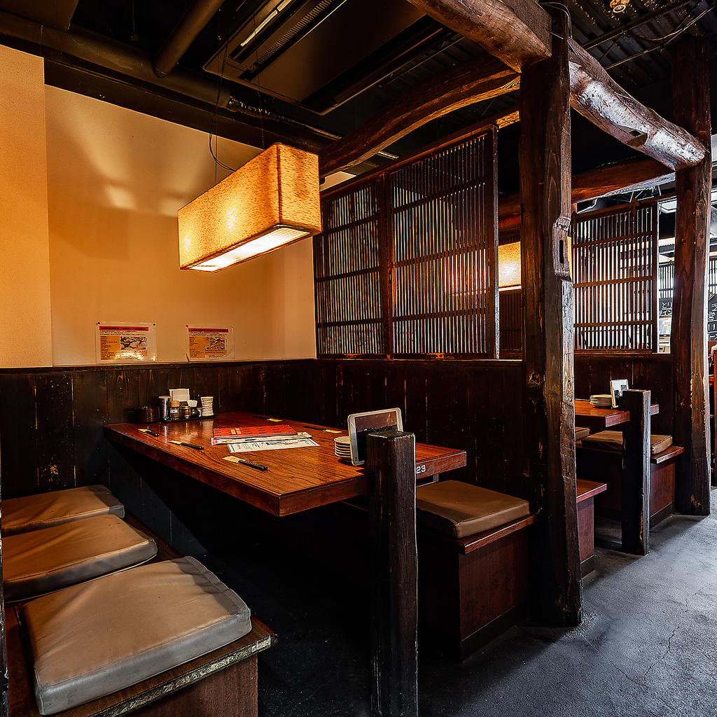 奥にはこんな個室風のスペースも。落ち着いて飲める♪