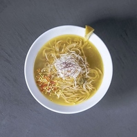 Bar で食べる本格ラーメン！