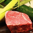 当店のお肉はA4・A5ランクの厳選された黒毛和牛を使用。味わい深い国産牛からガッツリ肉を感じるUSAビーフを取り揃えております！