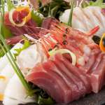 日向灘朝獲れ刺身盛♪新鮮な朝獲れの魚を豪快に厚切りでご用意！　日替わりで毎日仕入れており安心！