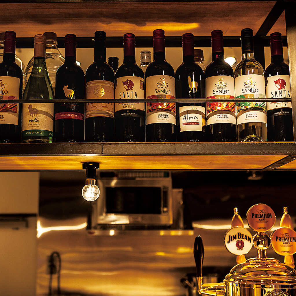 常時10種以上のグラスワインをご用意。肉料理とのマリアージュをお楽しみくださいませ。