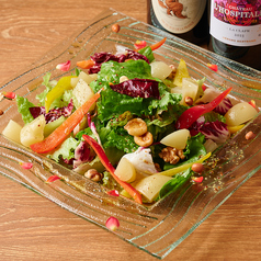 桃とナッツのフルーツサラダ