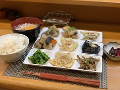 京のお食事処 おばんざいと串揚げ まい喜のおすすめランチ1
