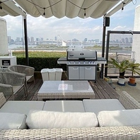 雨天でも安心！屋根付きのスペースでお食事いただけます