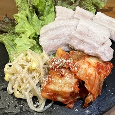 蒸し豚 &nbsp;キムチとナムル添え