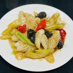 イカとセロリ黒胡椒炒め