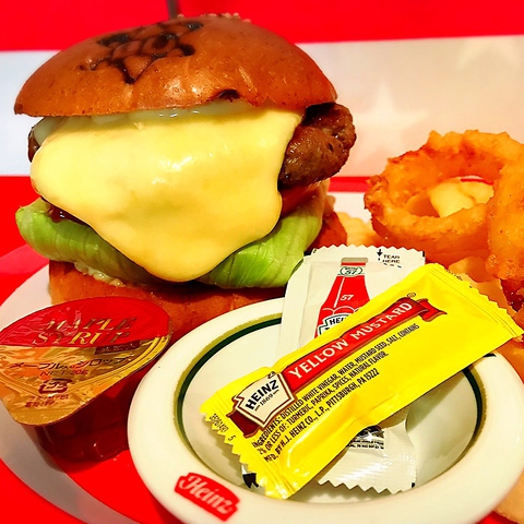 本格ハンバーガーやステーキがたのしめるお店♪ランチ・ディナー営業中♪