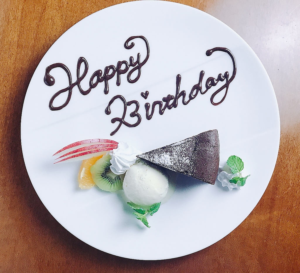 ドルチェミストからホールケーキまで◎ホールケーキは4種類のサイズでご用意しています。