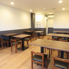 テーブル4名×3卓ございます