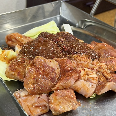 こだわりホルモン◆ホルモンミックス「まぜ焼き」や名物の「煮込み」がおすすめです◎