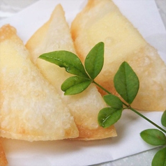 チーズパリパリ390円／宇和島のじゃこ天330円／竹輪の磯辺揚げ530円(税込)