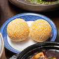 料理メニュー写真&nbsp;胡麻団子(2個)