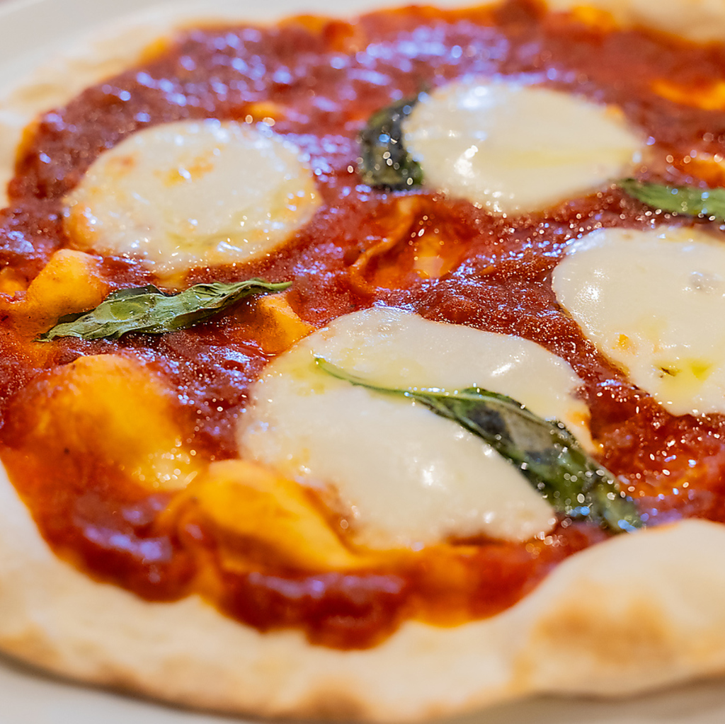 名物の薄焼きローマピッツァをはじめ、おいしいお酒に合うお料理もたくさん！