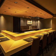 【熟練の技を目の前で】温かみのあるカウンター