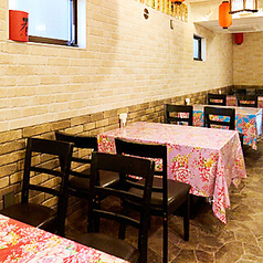 当店は、20名から50名様の貸切に対応しており、特別なイベントやパーティーに最適な空間を提供します。周囲を気にせず、心ゆくまでお楽しみいただけます。