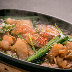 ピリ辛ホルモン鉄板焼き