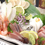 新鮮な魚を使った刺身盛りはボリューム満点♪本日の刺身盛り1050円～♪