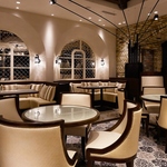 世界各国で受賞歴のあるおしゃれで洗練された店内！スペインの港町や都市の街並みをイメージした内装