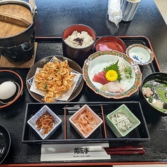 桜えびづくし御前～桜えびの全てを味わう、当館一番人気のメニュー～