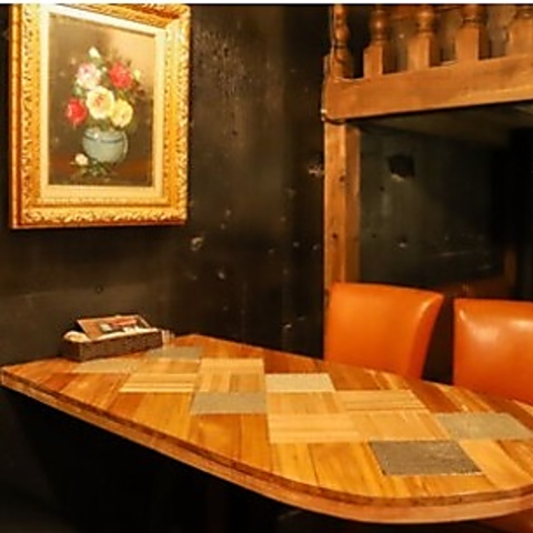 新宿三丁目駅2分！レトロな家具に囲まれて季節ごとの料理やカクテルが楽しめる隠れ家