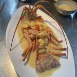 【伊勢海老の濃厚バター香味炒め】新鮮な伊勢海老を濃厚なバターで仕上げた、中華の香り高い逸品。