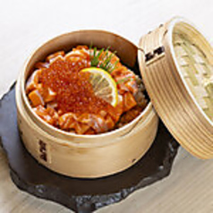 サーモンといくらの蒸篭ご飯