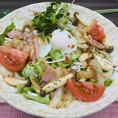 半熟卵！ベーコンきのこ！温野菜サラダ