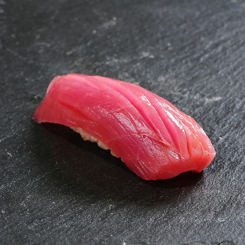 【旬の魚介を堪能】握り寿司をはじめ割烹料理のクオリティを気軽にお楽しみ頂けます！