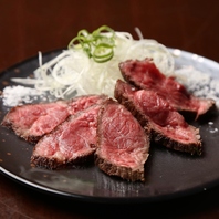 【炭焼き牛タタキ】香ばしい炭火焼きで贅沢に堪能♪