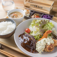 ジューシーな肉汁溢れるこだわりの特製ハンバーグ