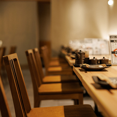 お一人様も大歓迎!仕事帰りのサク飲みにも◎一品料理と種類豊富なドリンクをお楽しみいただけます。ぜひ、お気軽にお立ち寄りください♪【神戸/三宮/元町/焼き鳥/串/肉/釜めし/居酒屋/女子会/飲み放題/誕生日/記念日/個室/鍋/接待/送別会/歓迎会/宴会】